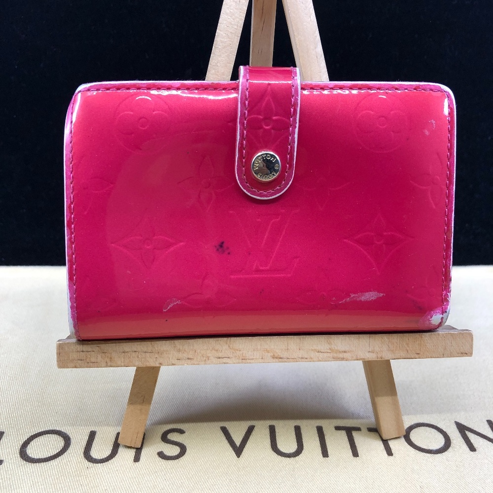 LV1666 Vernis  Monogram Kisslock Wallet